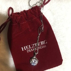 Beautiful CZ 925 pendant & box chain full of 🔥